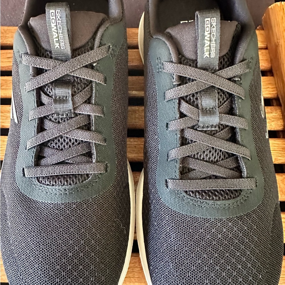 Skechers Black Sneakers with Breathable Knit and Sleek Silhouette - Picture 5 of 14